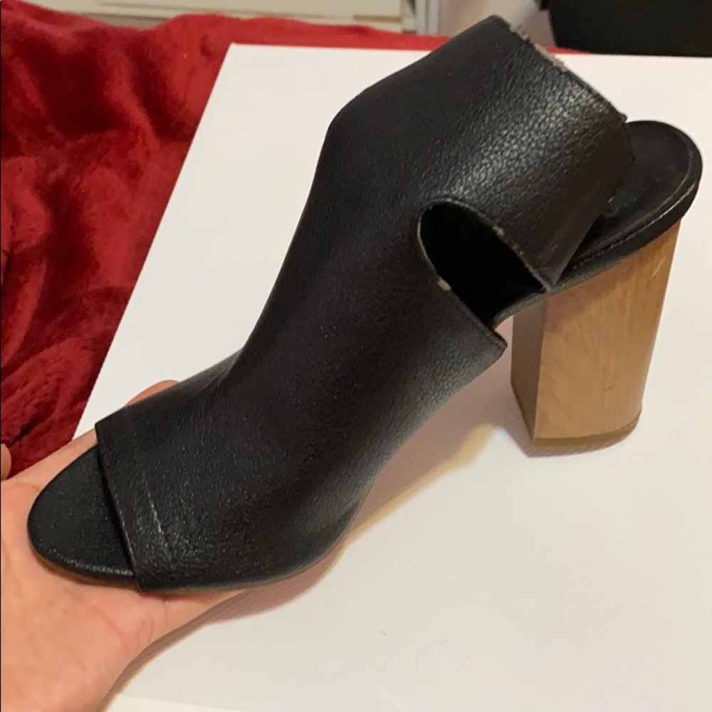 Open toe booties - Picture 2 of 5